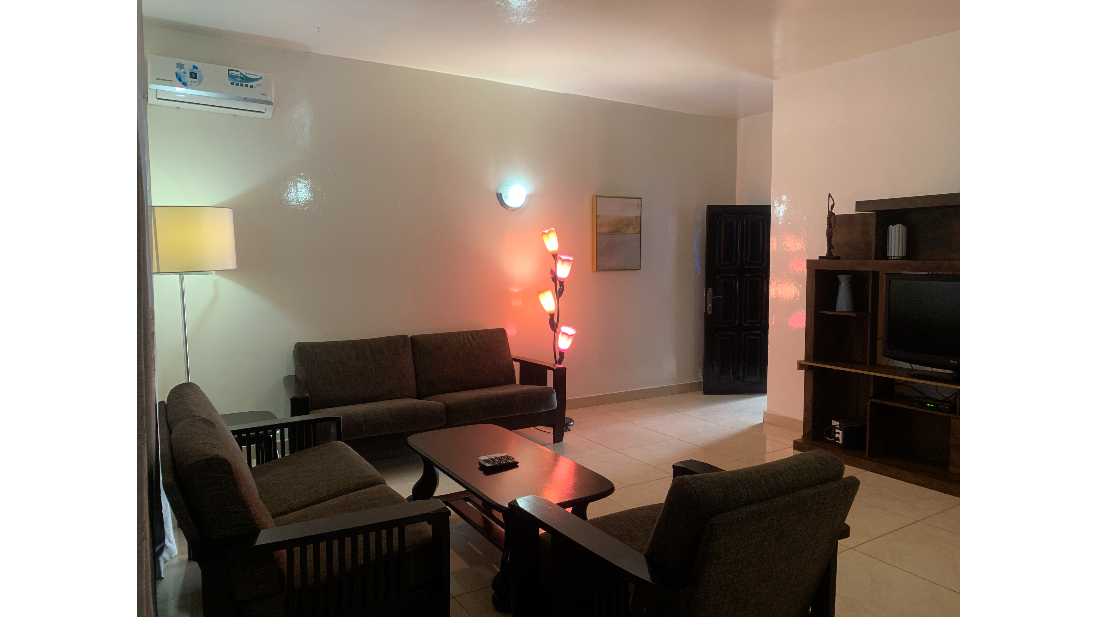 Maryland Guesthouse Monrovia Esterno foto