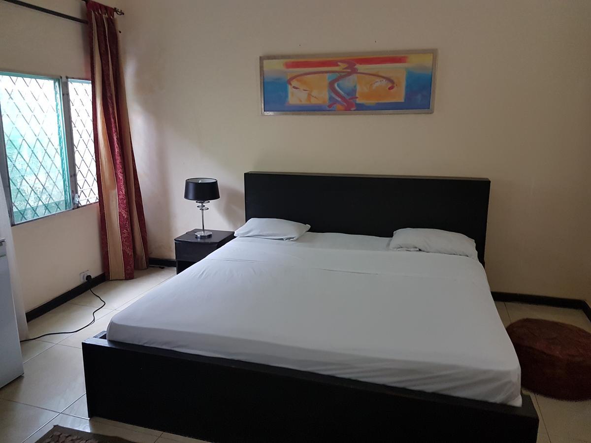 Maryland Guesthouse Monrovia Esterno foto