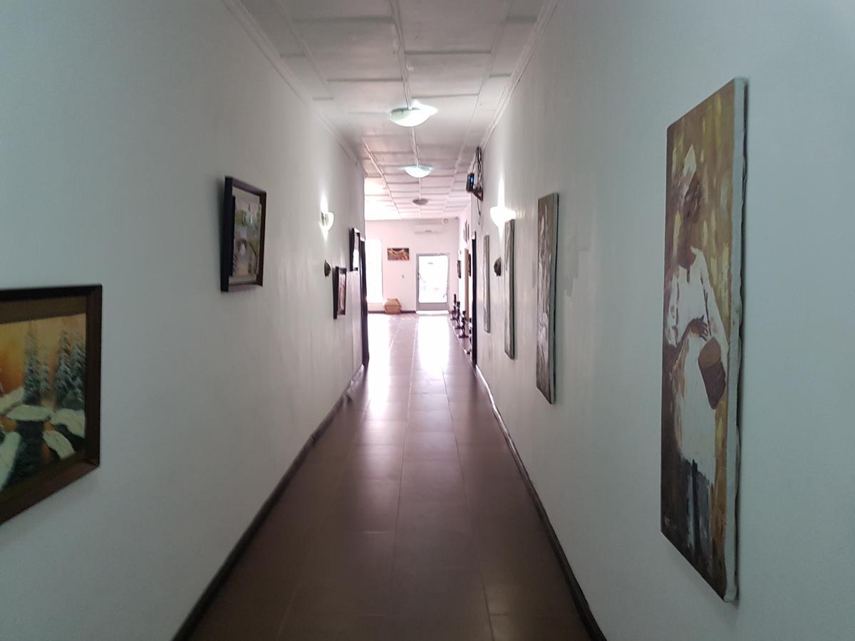 Maryland Guesthouse Monrovia Esterno foto