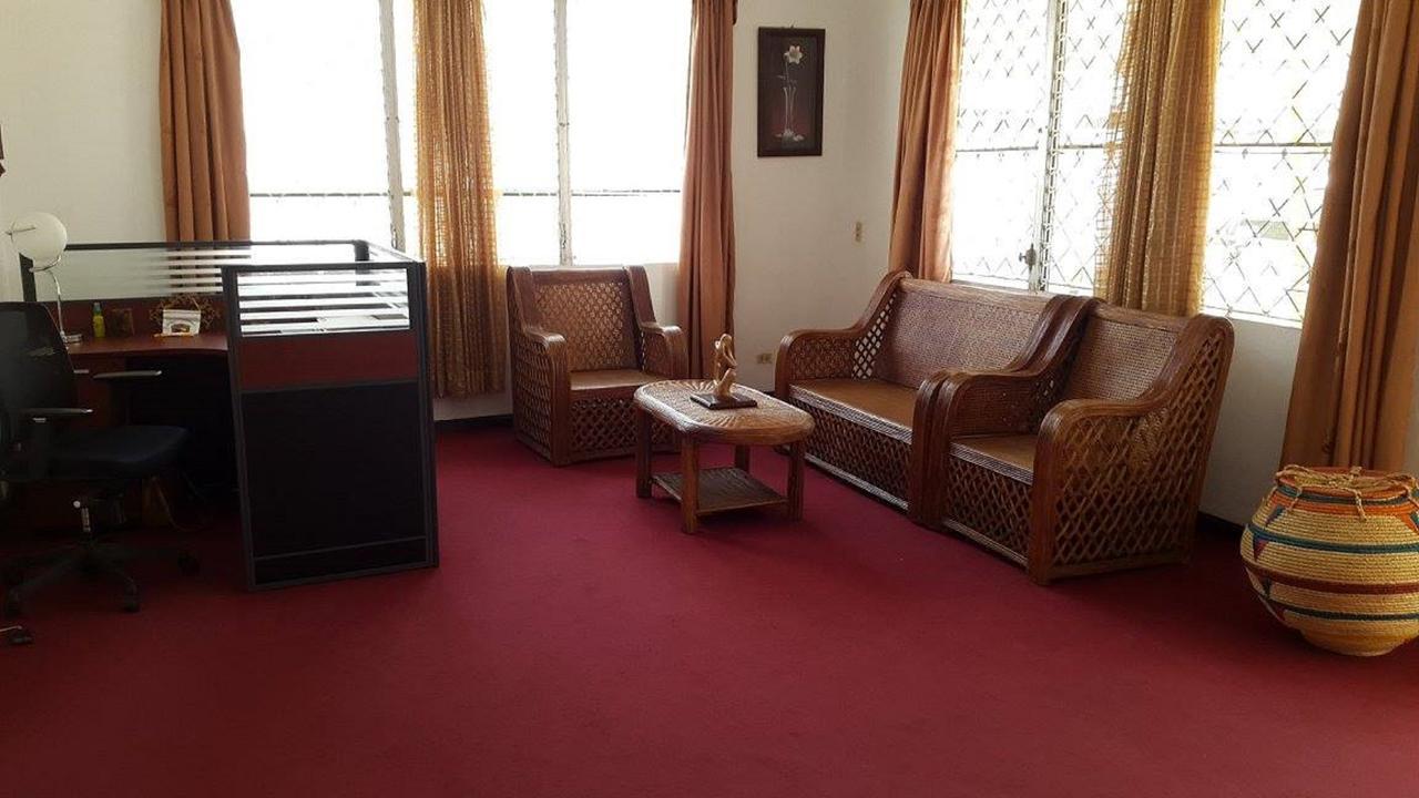 Maryland Guesthouse Monrovia Esterno foto