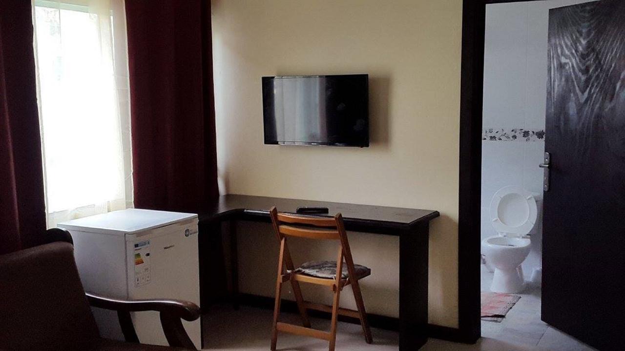 Maryland Guesthouse Monrovia Esterno foto