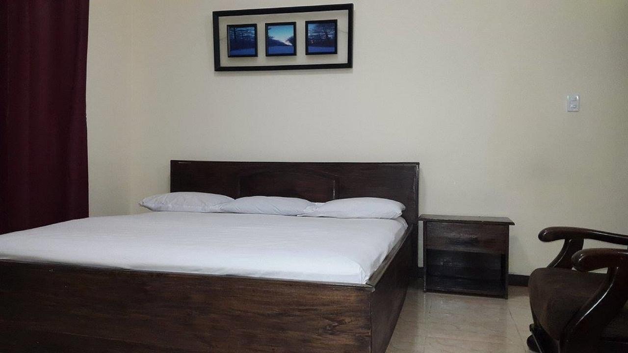 Maryland Guesthouse Monrovia Esterno foto