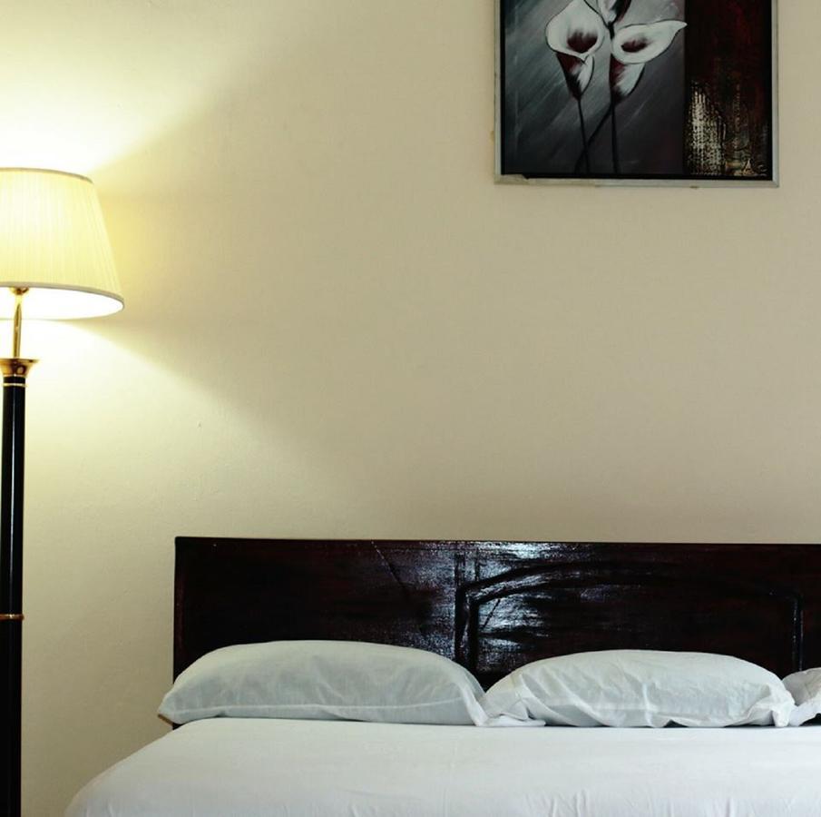 Maryland Guesthouse Monrovia Esterno foto