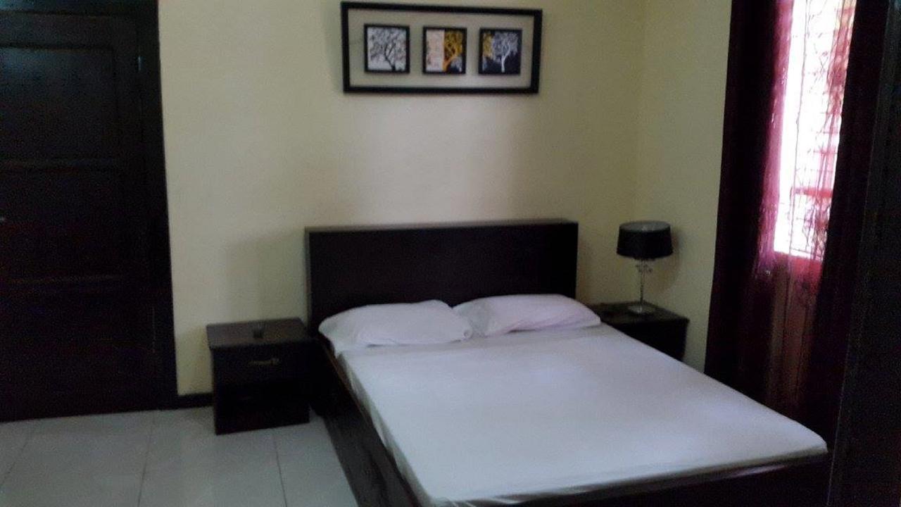 Maryland Guesthouse Monrovia Esterno foto