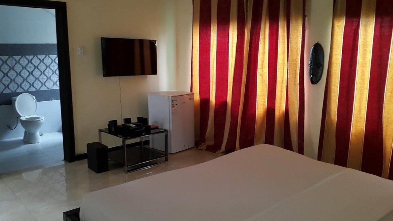 Maryland Guesthouse Monrovia Esterno foto